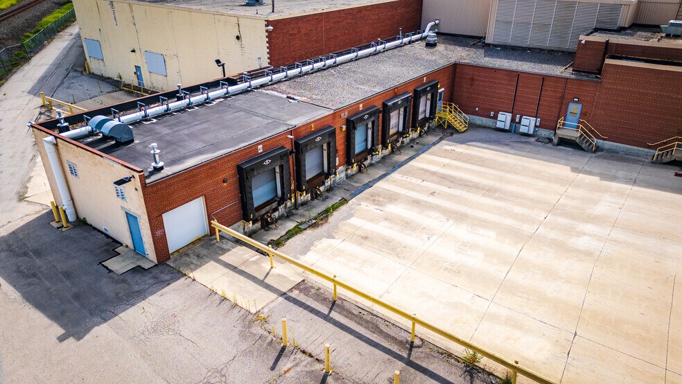 More Photos Of 1250 S Walnut St, Bucyrus Manufacturing For Lease