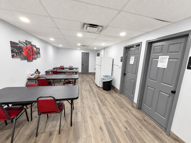 More Photos Of 8787 Enterprise Blvd, Largo Distribution For Sale