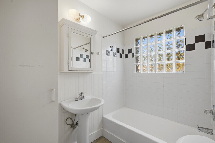 More Photos Of 1 W Dravus St, Seattle Apartments For Sale