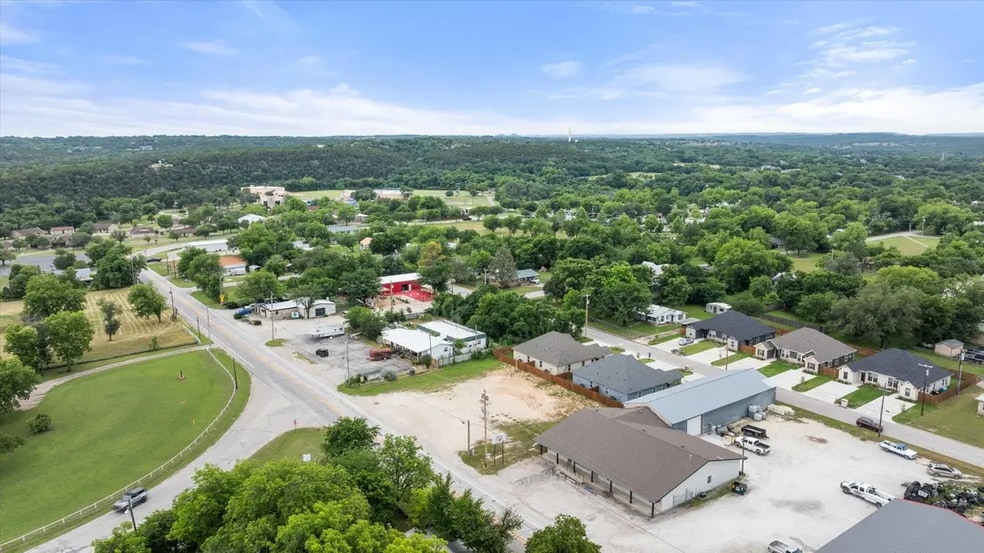 More Photos Of 1409 NE Barnard St, Glen Rose Storefront Retail Office For Sale