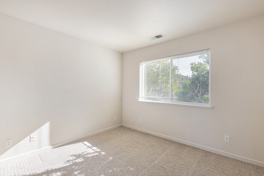 More Photos Of 2131 Naomi Pl, Santa Rosa Apartments For Sale