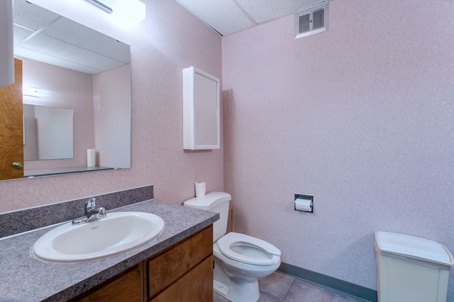 More Photos Of 100 N Fruitland St, Kennewick Office For Sale