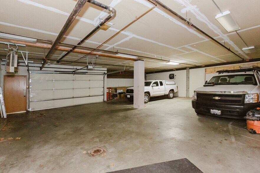 More Photos Of 1040 NE Hostmark St, Poulsbo Office For Sale