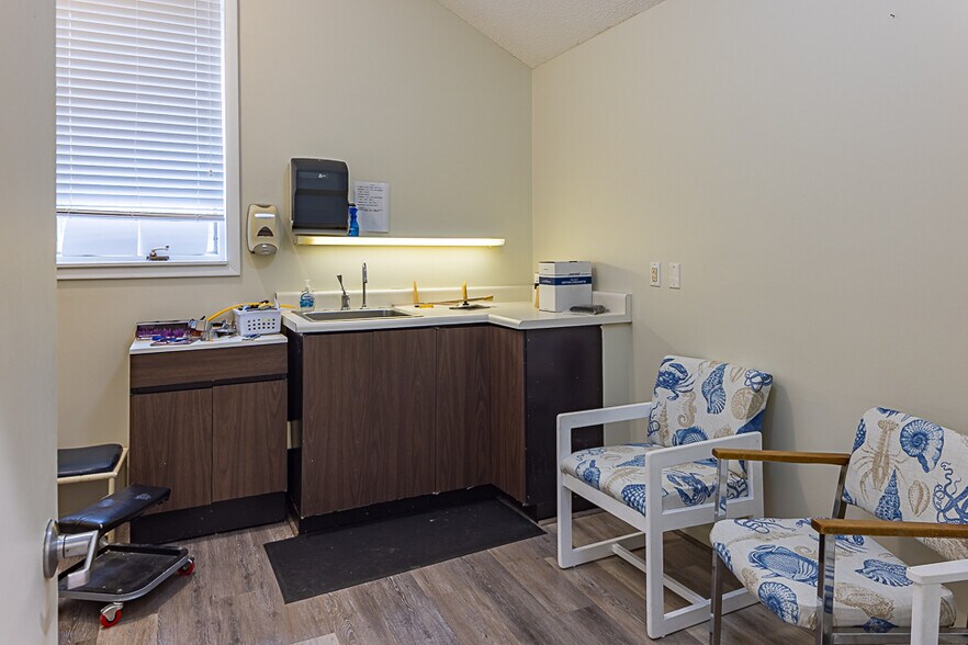 More Photos Of 553 Highway 126, Bristol Office For Sale