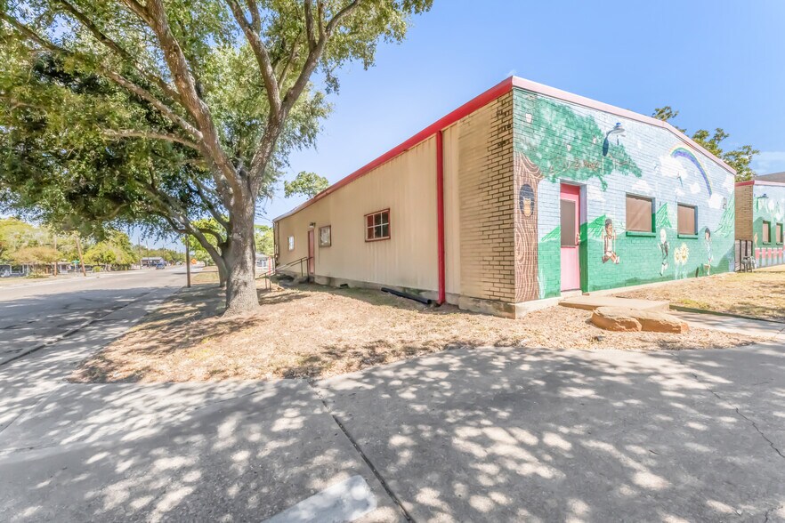 More Photos Of 306 W 24th St, Bryan Daycare Center For Sale