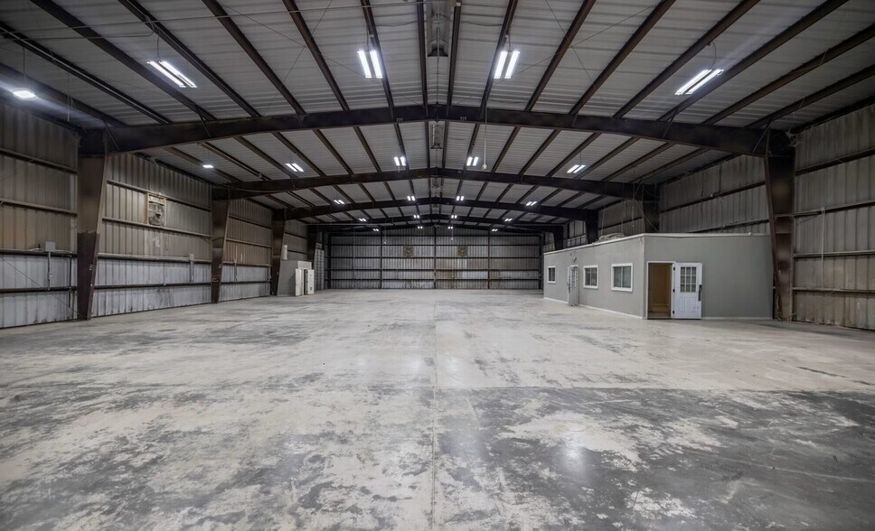 More Photos Of 5850 Cunningham Rd, Houston Unknown For Lease