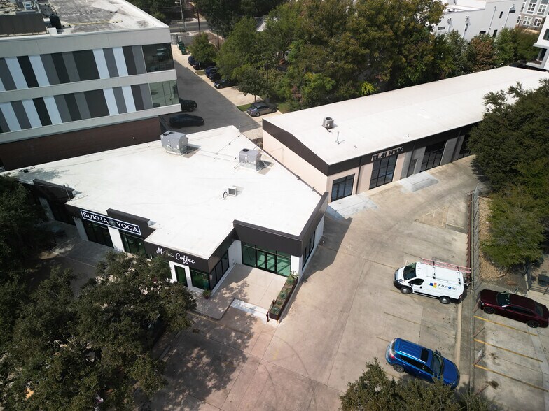 More Photos Of 2324 S Lamar Blvd, Austin Unknown For Lease