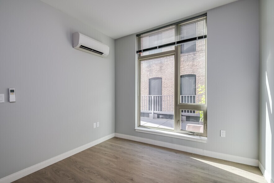 More Photos Of 211 W Mineral St, Milwaukee Apartments For Lease