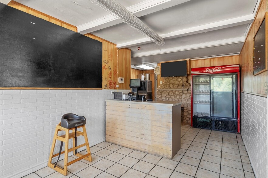 More Photos Of 417 N Lacy Dr, Waco Restaurant For Sale