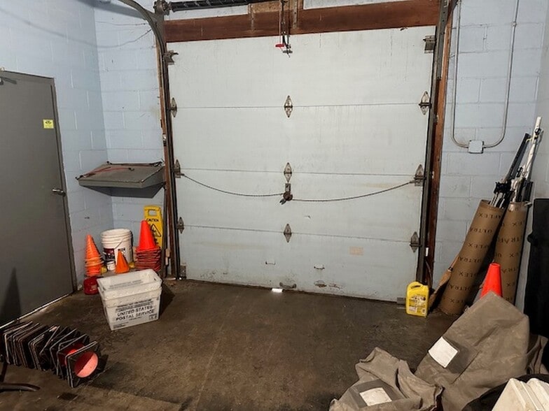 More Photos Of 455-457 S Dartmoor Dr, Crystal Lk, Crystal Lake Warehouse For Sale