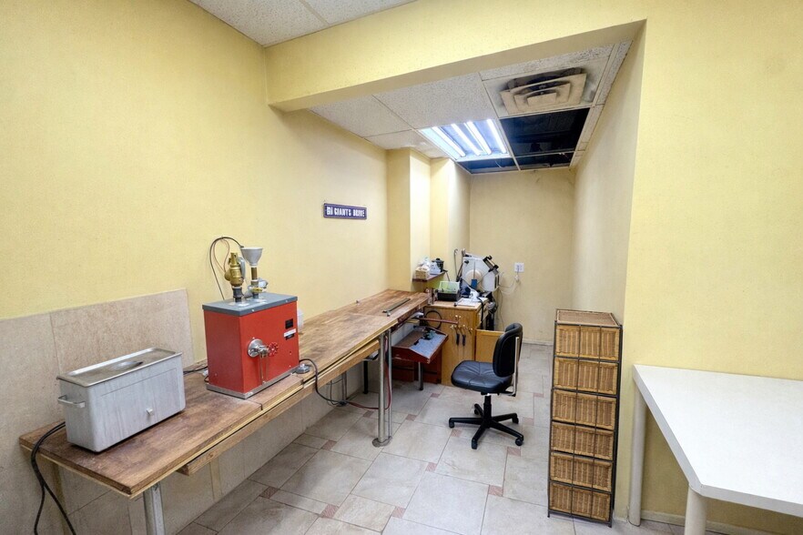 More Photos Of 6913 Grand Ave, Maspeth General Retail For Lease