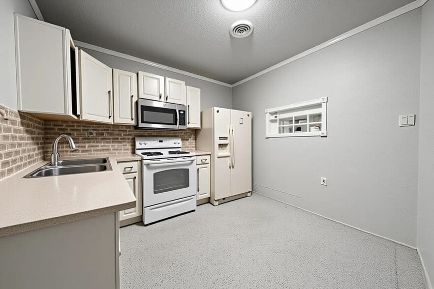 More Photos Of 215 S Pine Ave, Ocala Hotel For Sale