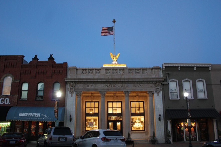 More Photos Of 110 N Tennessee St, McKinney Storefront Retail Office For Lease