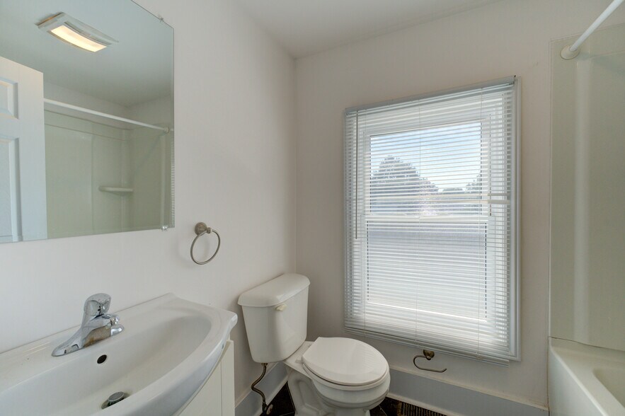 More Photos Of 60-62 Colborne St W, Brantford Storefront Retail Residential For Sale