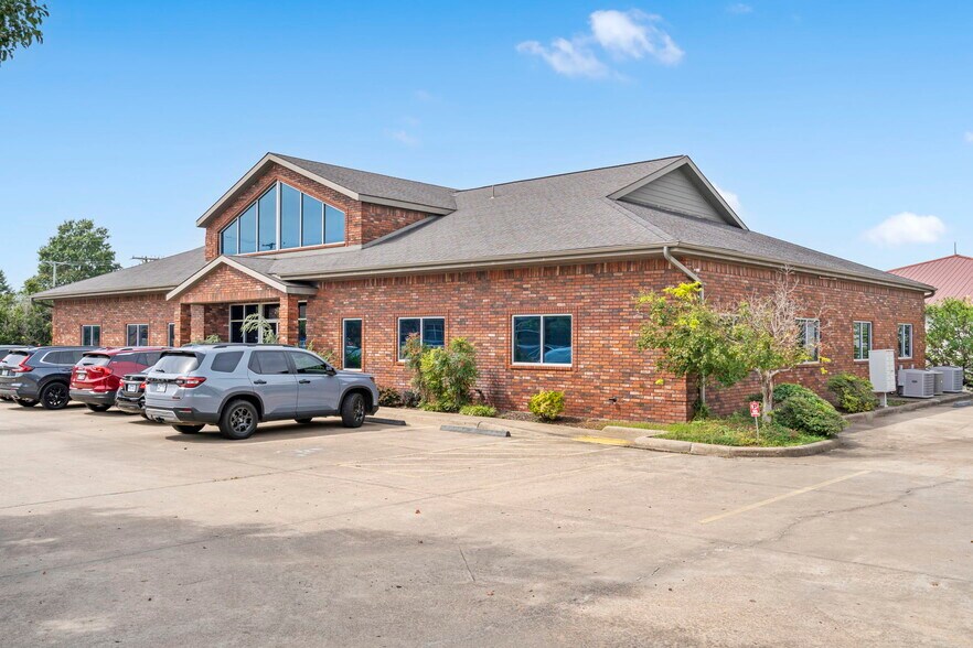 More Photos Of 2964 W Huntsville Ave, Springdale Medical For Lease