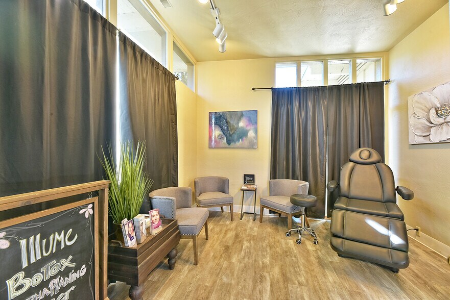 More Photos Of 993 Siskiyou Blvd, Ashland Office For Sale