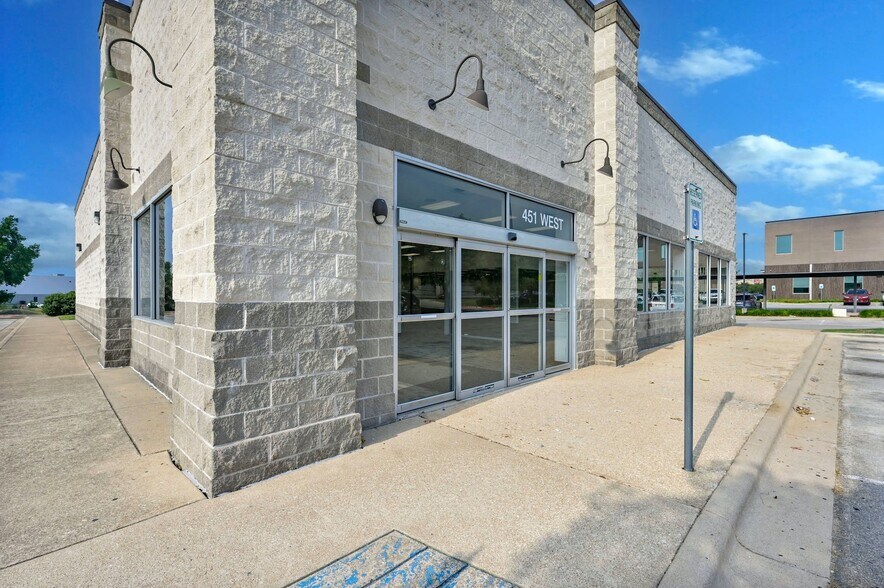 More Photos Of 451 W Louis Henna Blvd, Austin Freestanding For Lease
