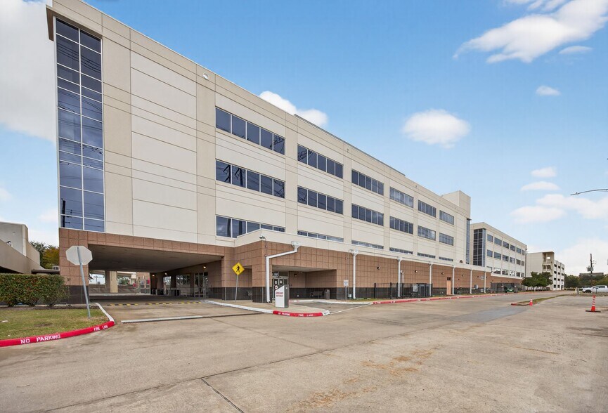 More Photos Of 5420 West Loop S, Bellaire Medical For Lease