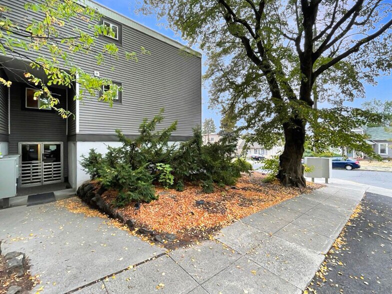 Primary Photo Of 305 NE Spaulding St, Pullman Apartments For Sale