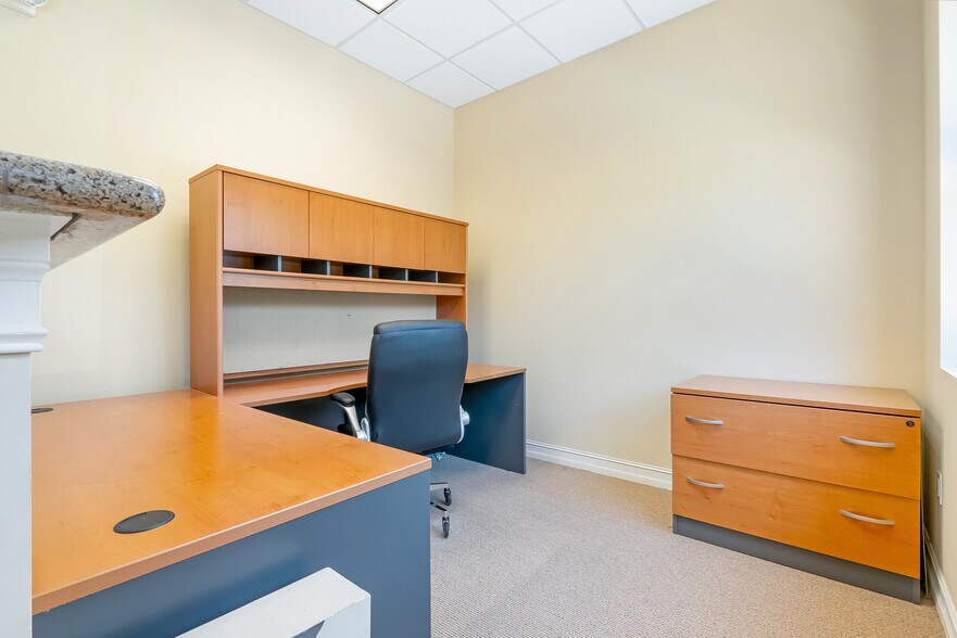 More Photos Of 2433-2463 Quantum Blvd, Boynton Beach Showroom For Lease