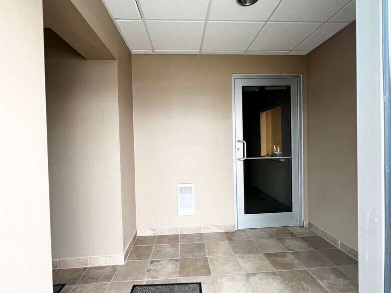 More Photos Of 809 Park Ave, Beaver Dam Office For Sale