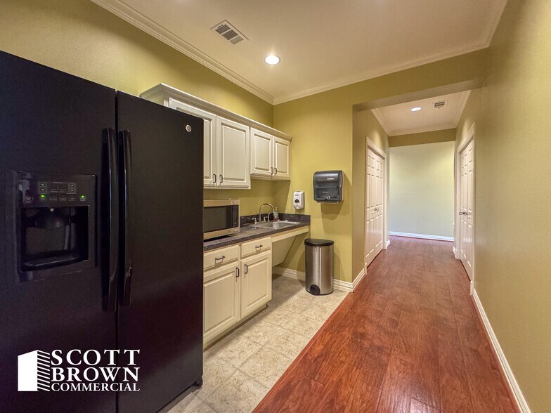 More Photos Of 860 Hebron Pky, Lewisville Office For Lease