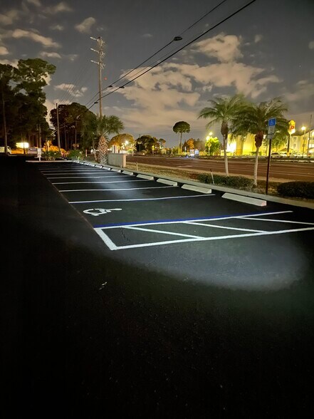 More Photos Of 3350 Ulmerton Rd, Clearwater Light Manufacturing For Lease