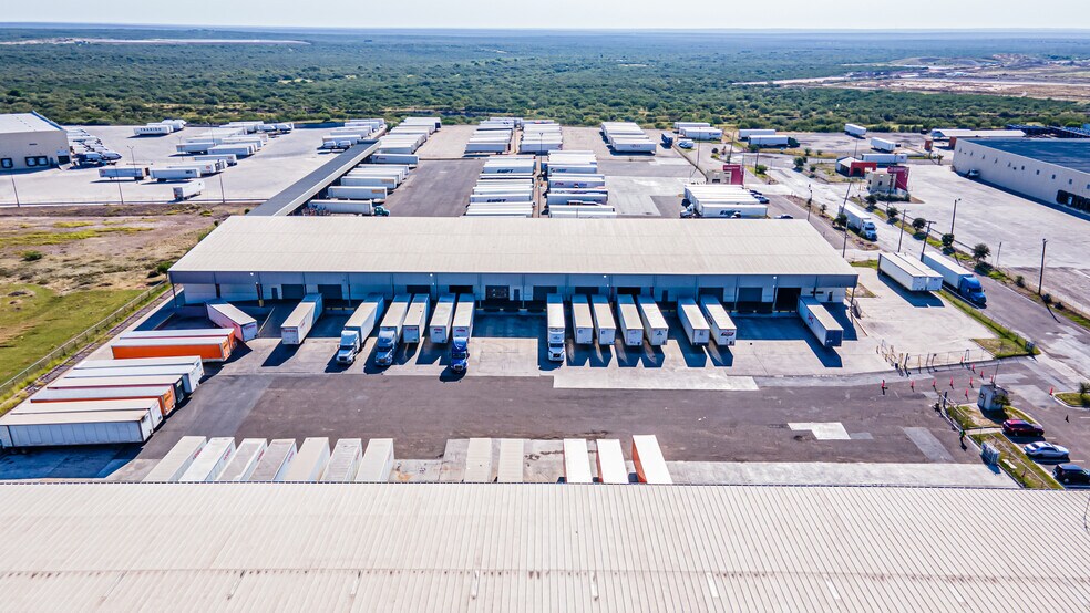 More Photos Of 13806 N Unitec Dr, Laredo Warehouse For Lease