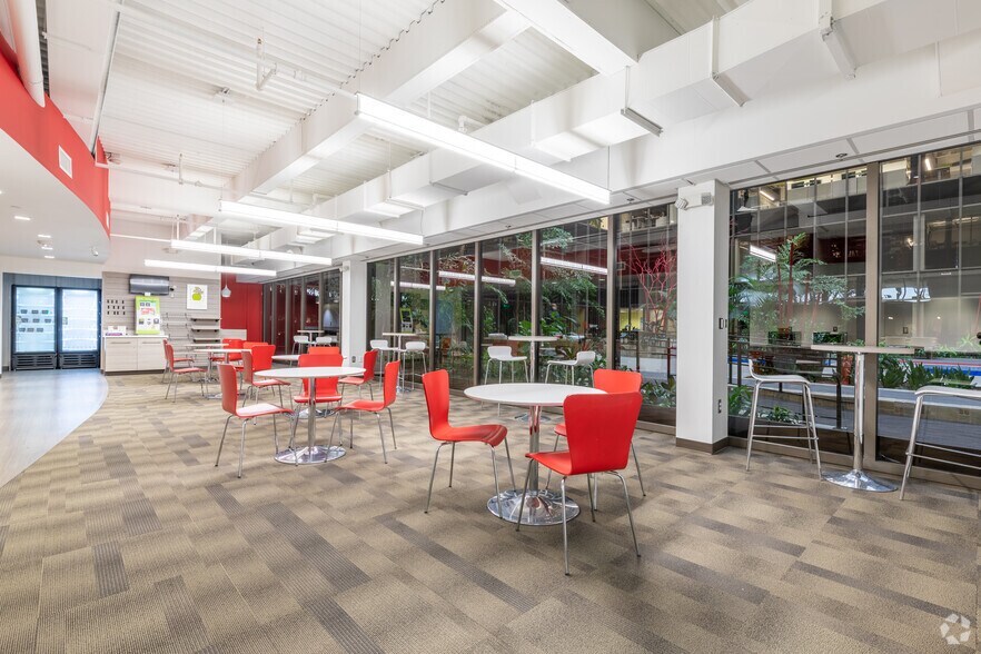 More Photos Of 25200 Telegraph Rd, Southfield Office For Lease