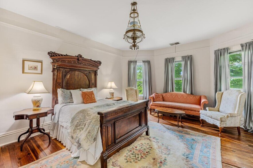 More Photos Of 252 Seavy St, Senoia Hospitality For Sale