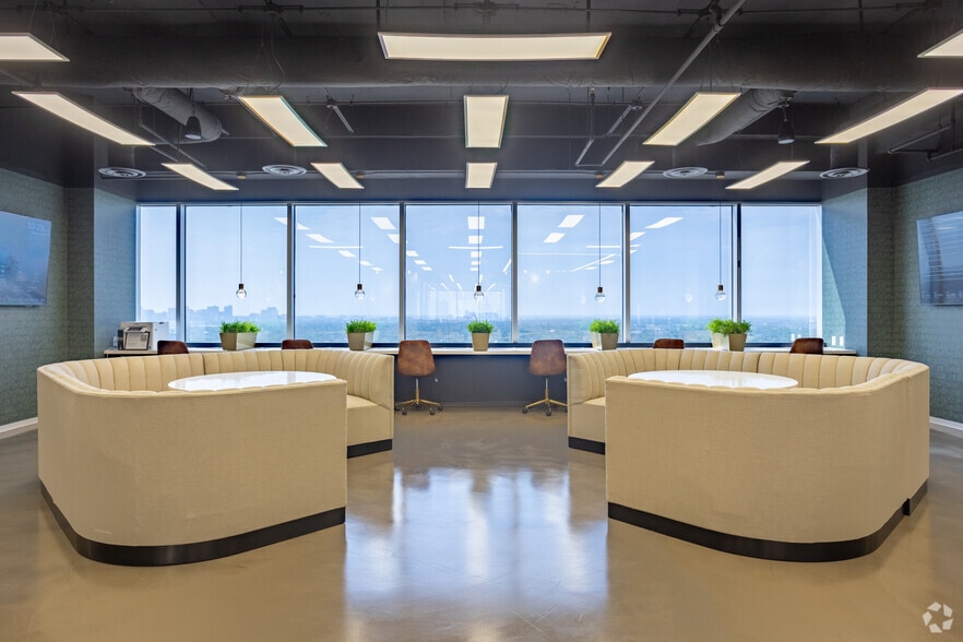 More Photos Of 24 Greenway Plz, Houston Office For Lease