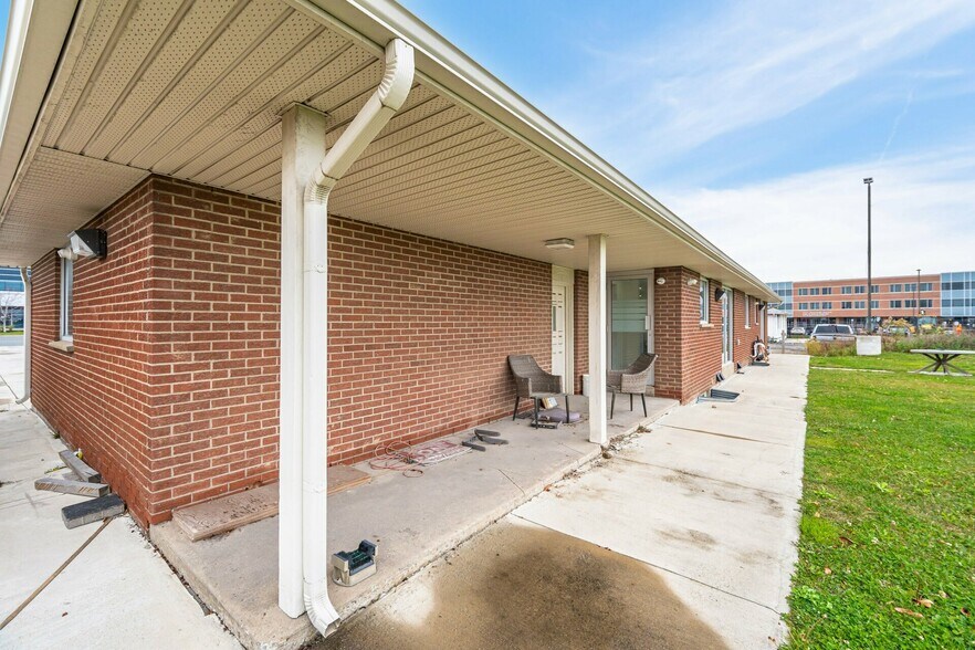 More Photos Of 140-160 Derry Rd E, Mississauga Office For Sale