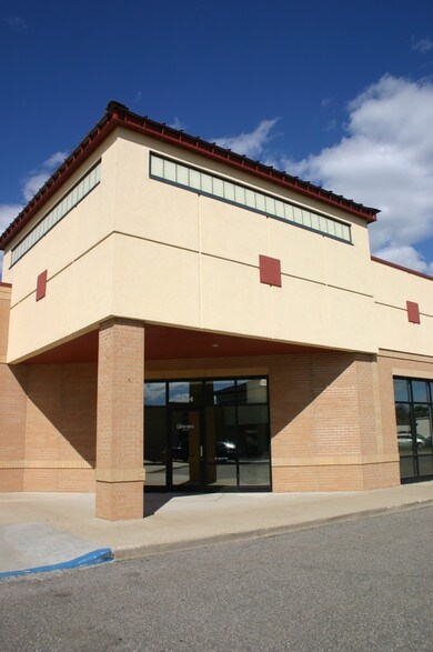 More Photos Of 1802 Commerce Dr, North Mankato Freestanding For Lease