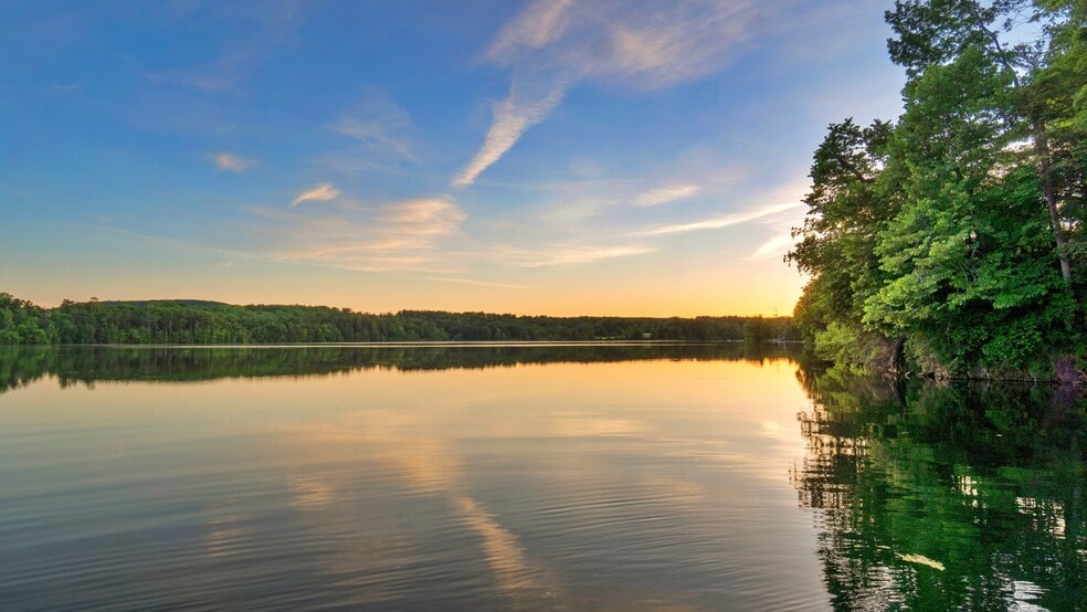 More Photos Of 615 Laurel St, Lee Hospitality For Sale