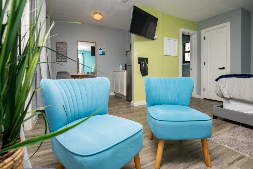 More Photos Of 1915 N Atlantic Ave, Daytona Beach Hotel For Sale