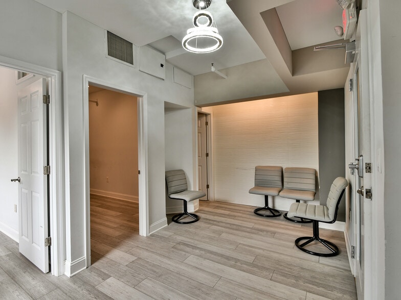 More Photos Of 2300 N Pershing Dr, Arlington Medical For Sale