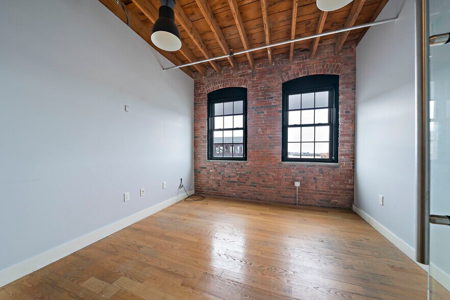 More Photos Of 12-16 Ericsson St, Boston Warehouse For Lease