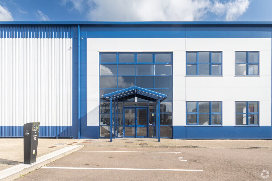 More Photos Of Laporte Way, Luton Distribution For Lease