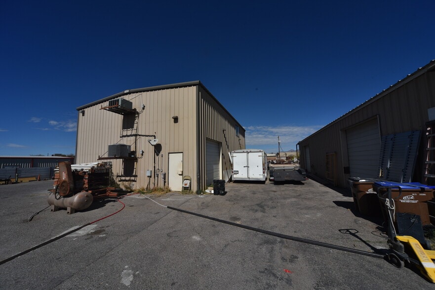 More Photos Of 3208 E District St, Tucson Warehouse For Lease