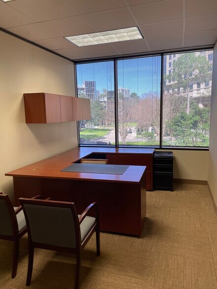 More Photos Of 5 Riverway, Houston Office For Sale