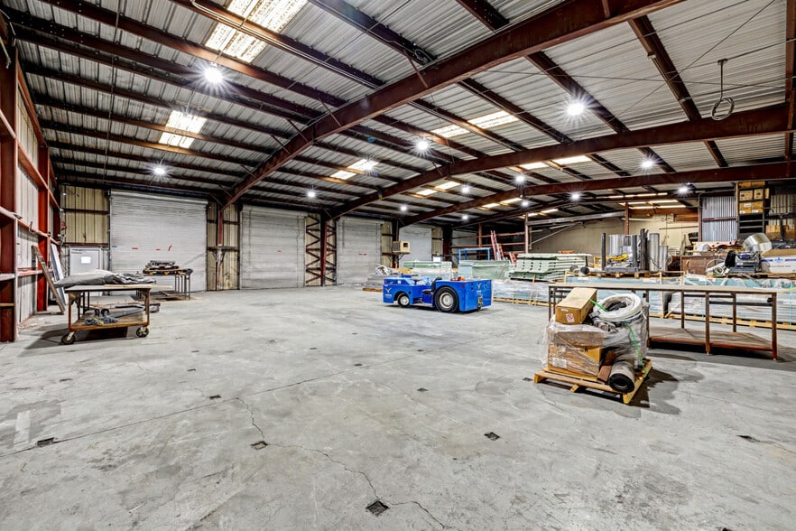 More Photos Of 3635 Polaris Ave, Las Vegas Industrial For Lease