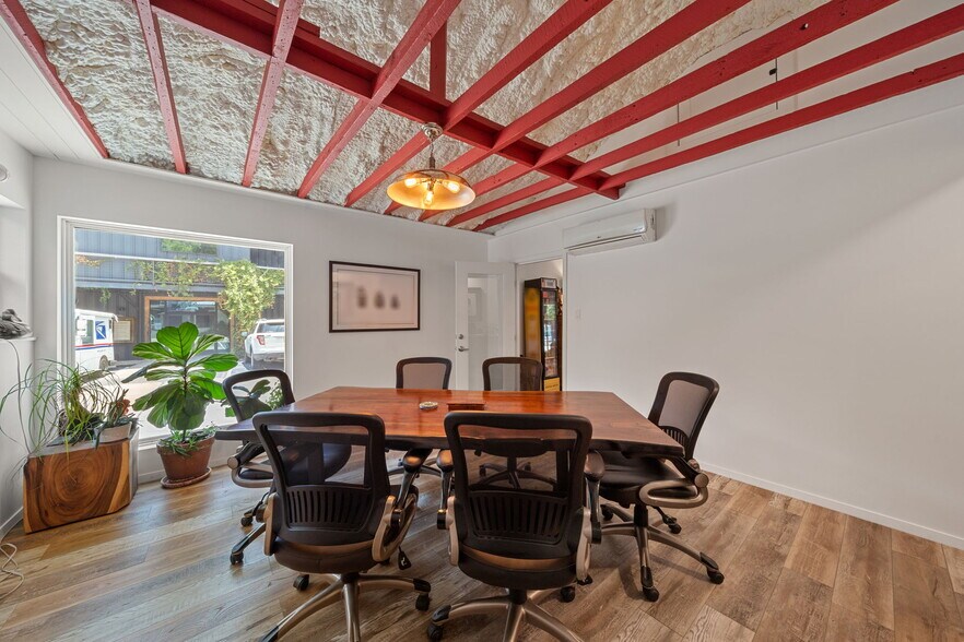 More Photos Of 2612 E Cesar Chavez St, Austin Loft Creative Space For Lease