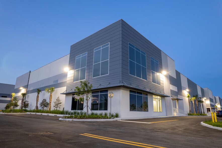 More Photos Of 8593 NW 96th St, Medley Unknown For Lease