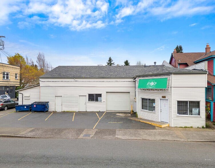 More Photos Of 3511 SE Belmont St, Portland Freestanding For Sale