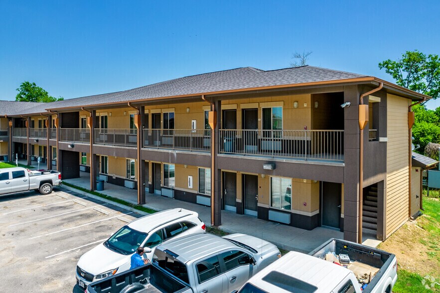 More Photos Of 210 S State Highway 123, Karnes City Hotel For Sale