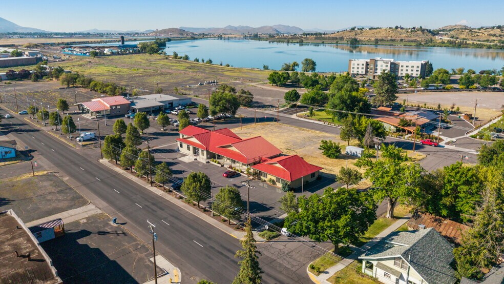 More Photos Of 422 S 5th St, Klamath Falls Office For Sale