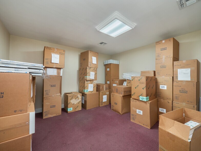 More Photos Of 318 W Byrd Blvd, Universal City Office For Sale