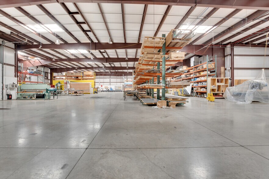 More Photos Of 1326 Progress Dr, Front Royal Flex For Sale