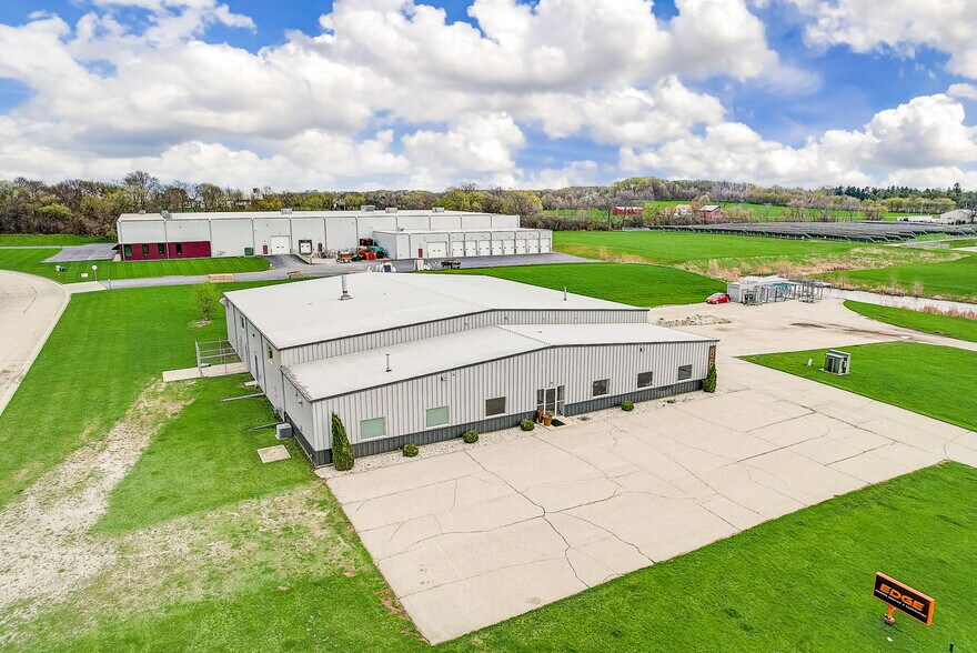 More Photos Of 860 N Parkway St, Jefferson Warehouse For Sale