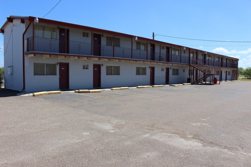 More Photos Of 512 E Riley St, Freer Hospitality For Sale